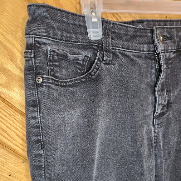 St. John's Bay dark gray size 8 skinny leg jeans - Picture 2 of 13